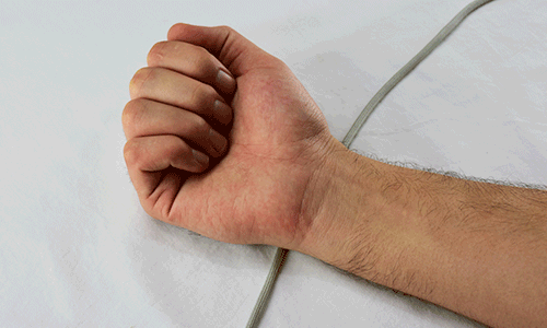 gif how how to size a paracord bracelet, photos showing a man wrapping a rope around his wrist in order to know his wrist size